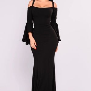 Brand New black off-shoulder evening dress with mermaid fit and fishtail